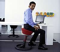 Der Swopper ist der ideale Stuhl, um der Bewegungsarmut bei der Arbeit am Computer entgegenzuwirken.