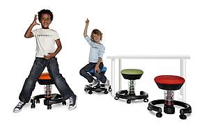 Kindern macht das Sitzen auf dem Swoppster Spa&szlig;, denn er unterst&uuml;tzt das nat&uuml;rliche Bewegungsbed&uuml;rfnis der Kinder.
