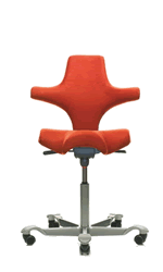 Sattelstuhl HAG Capisco Modell 8106. Sattelsitz und die markante Fl&uuml;gellehne waren bei Einf&uuml;hrung des Capisco absolute Neuheiten.
