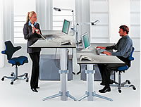 Schreibtisch Leuwico GO&sup2; Move: Steh-Sitz-Schreibtisch f&uuml;r die gesunde Abwechslung von Sitzen und Stehen bei der B&uuml;roarbeit