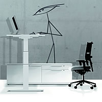 H&ouml;henverstellbarer Schreibtisch Spine&sup2;: Moderne Formen und Farben und ein umfangreiches Programm an passenden B&uuml;rom&ouml;beln sind Garant f&uuml;r eine perfekte B&uuml;roeinrichtung. 