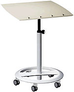 Stehpult Drive von Officeplus mit wei&szlig;em Gestell und Pultplatte in Esche wei&szlig; Dekor.
