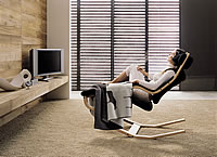 Entspannen in der mittleren Ruheposition des Ruhesessel Gravity von Varier (ehemals Stokke)