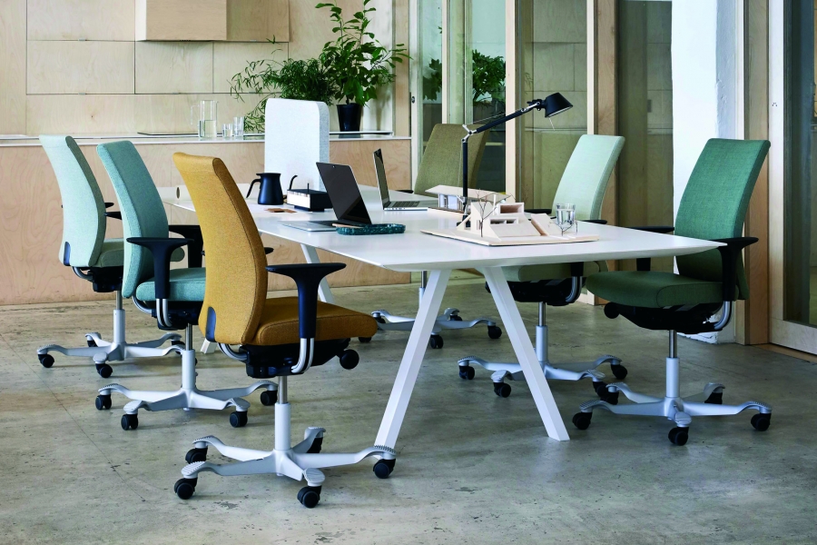 Besprechungstisch mit Bürostühlen Hag Creed 6006