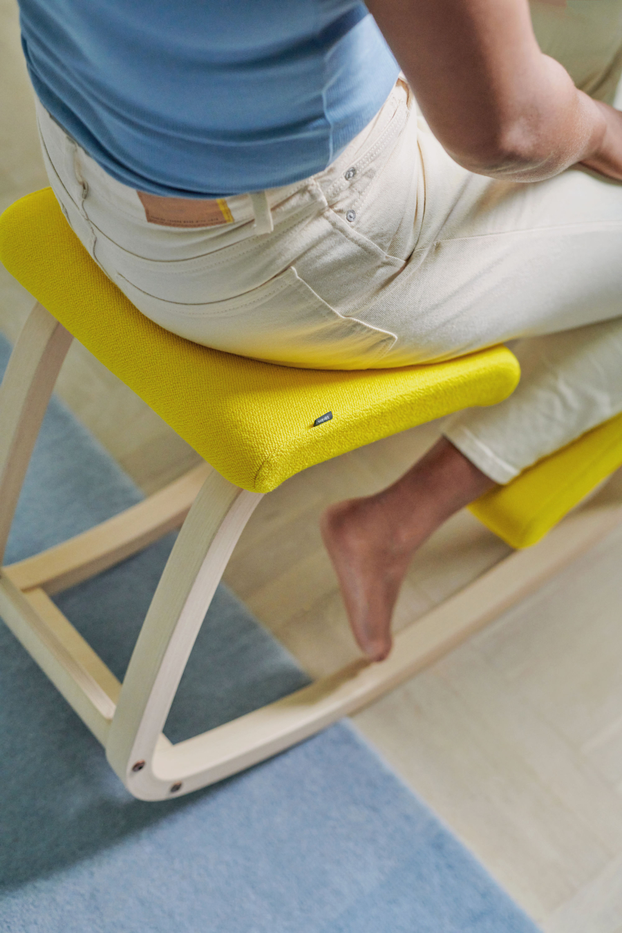 Sonnengelbes Sitzposter Variable Balansstuhl