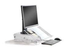 Der Vorlagenhalter Q-Doc 515 in der seitlichen Ansicht (Monitor mit Monitorträger, Tastatur und Maus sind nicht Teil des Lieferumfangs).