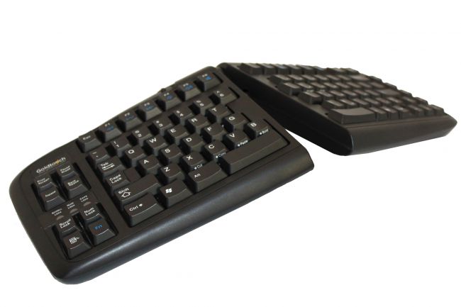 Die geteilte Goldtouch Adjustable Tastatur kann sowohl im horizontalen wie auch im vertikalen Winkel eingestellt werden.