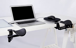 Unterarmstütze Ergorest Die Ergorest Unterarmstütze: links die Standardausführung, rechts die Ausführung mit Mauspad