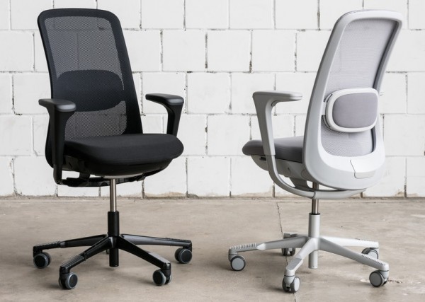 Den Håg Bürostuhl Sofi Mesh gibt es mit schwarzem oder hellgrauem Netzbezug.