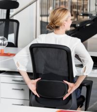 Lordosenstütze beim Bürostuhl Håg Sofi Mesh Die Lordosenstütze beim Håg Bürostuhl Sofi Mesh kann ganz einfach in der Höhe verstellt werden.-
Foto: © Håg / Flokk