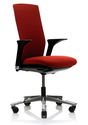 Bürodrehstuhl HAG Futu. Die verstellbaren Armlehnen sind optionales Zubehör.