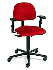 zur Produktbeschreibung Leitnervario & Leitnertwist Leitnervario ist ein wendiger und flexibler Bürostuhl. Die Abbildung zeigt die Ausführung mit XXL Sitzfläche und großer Rückenlehne