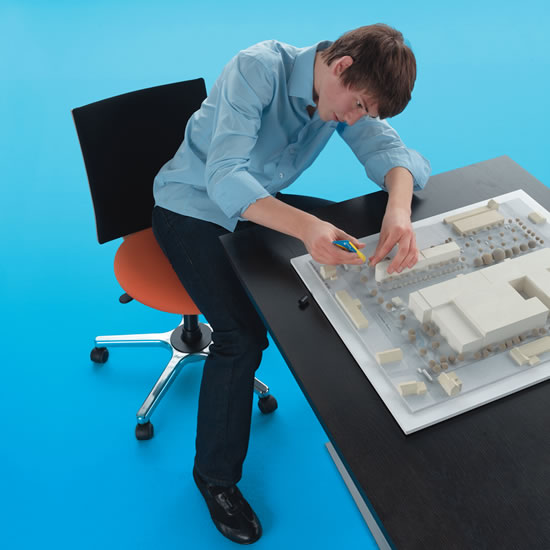 Der Aktivstuhl Moizi 33 mit 3D-Beweglichkeit