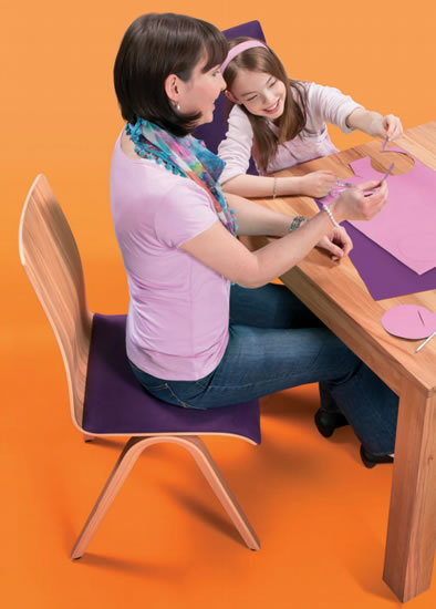 Mit dem Esszimmerstuhl Moizi 40 wird die Tafelrunde ein entspanntes Vergnügen