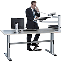 Das Stehpult zum Nachrüsten: Desk von Officeplus. Innovative Lösungen für mehr Bewegung am Arbeitsplatz.
