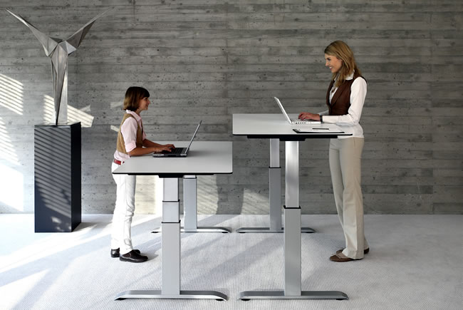 Die höhenverstellbaren Tischgestelle Ergon Green 1 (rechts) und Ergon Green 2 (links)