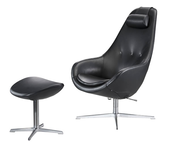 Der Relaxsessel Kokon von Variér in Leder. Drei Kreuzsticks auf der Rückenlehne runden das zeitlose Design ab.